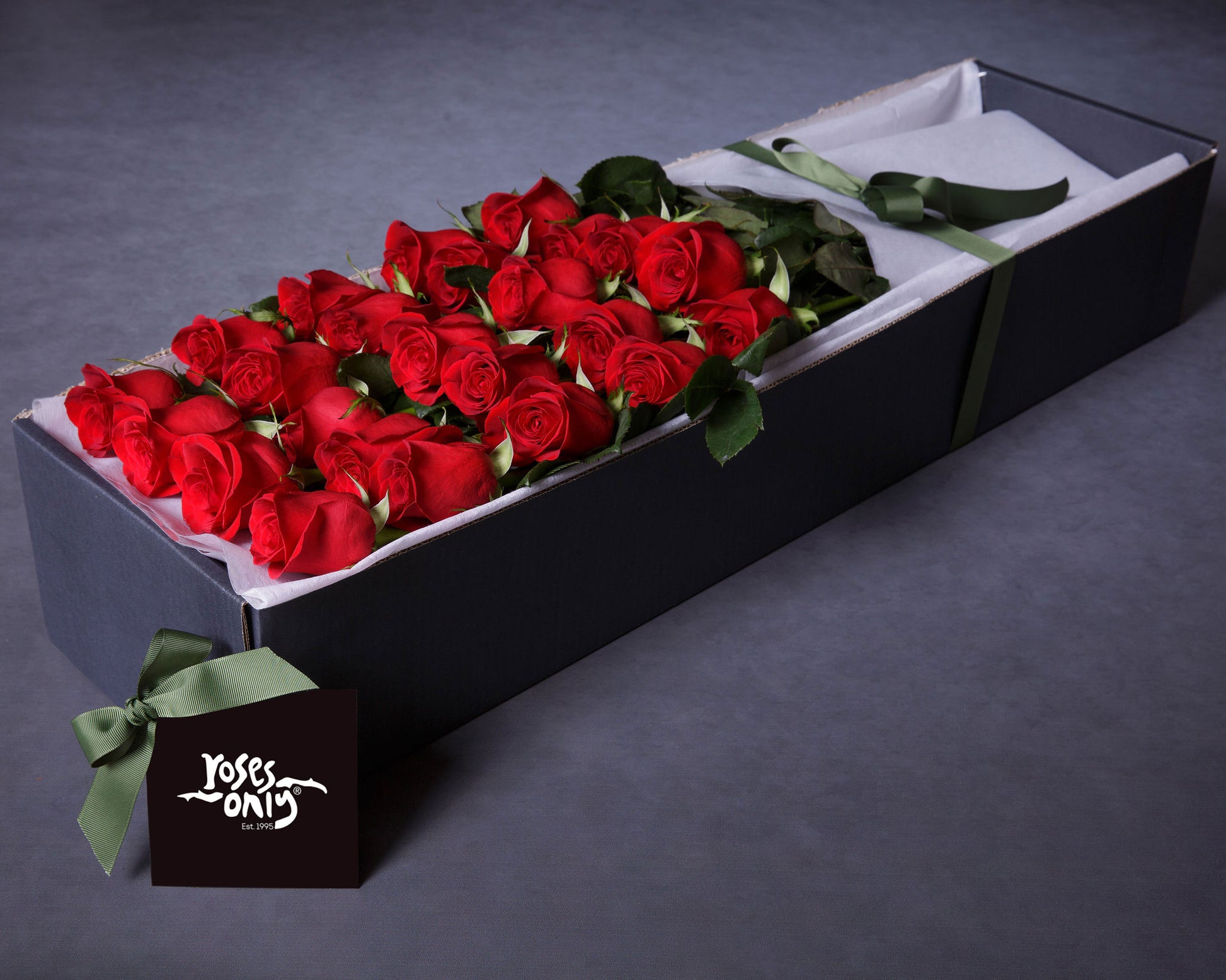 Hen imod Kontoret Tutor Red Roses Gift Box - Long Stemmed Roses – Roses Only